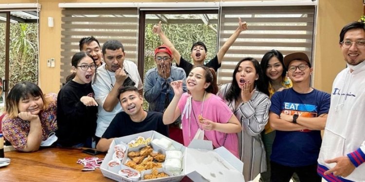 Perekrutan karyawan media entertainment 2025 di era digital dan teknologi AI.