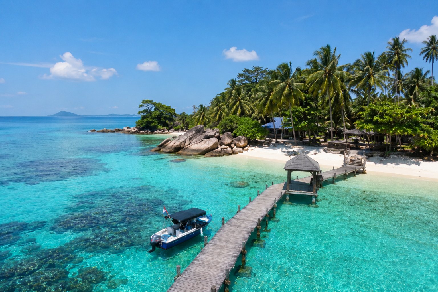 wisata Kepulauan Anambas pantai pasir putih dan air biru toska