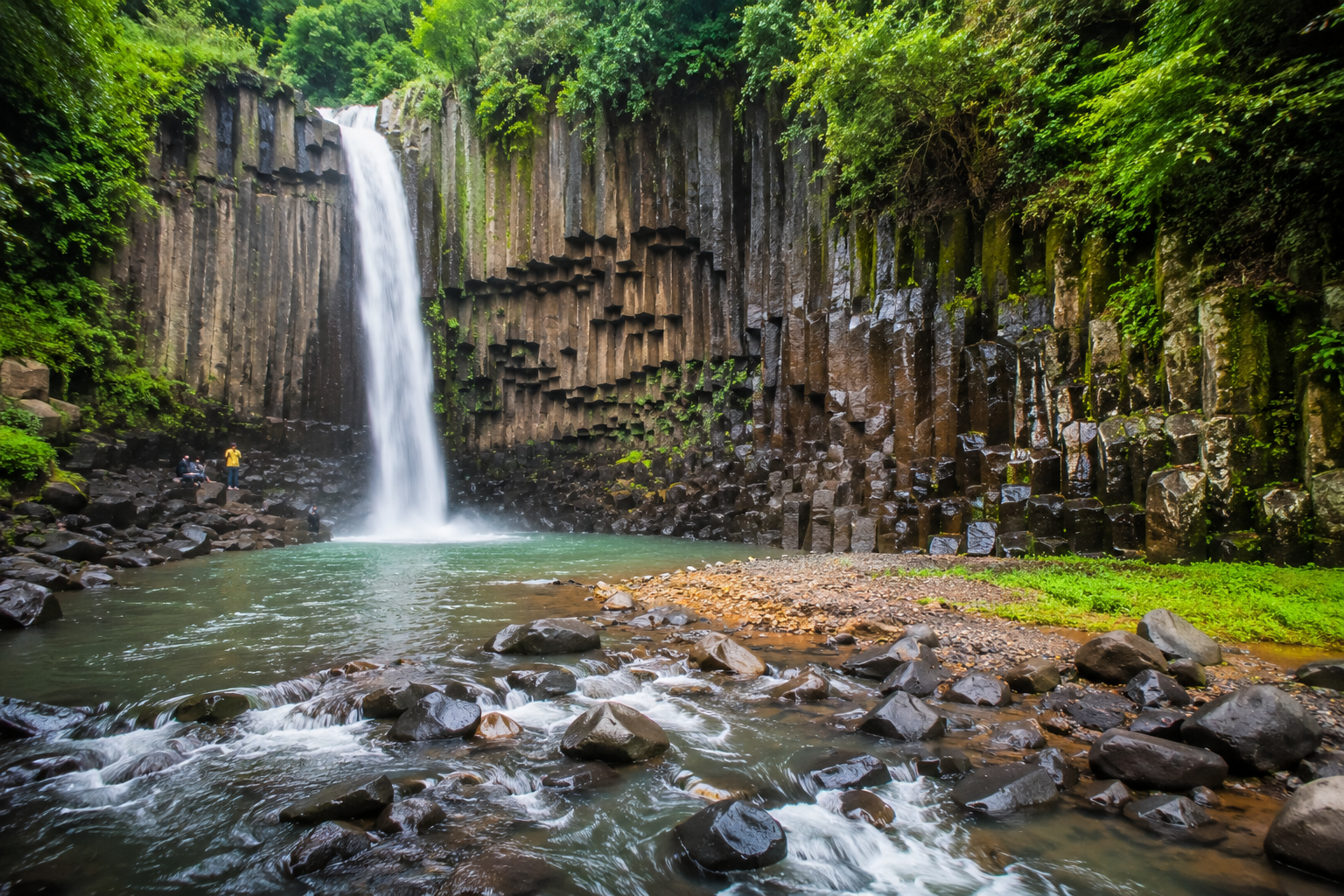 Curug Gombong Batang air terjun batu berlapis