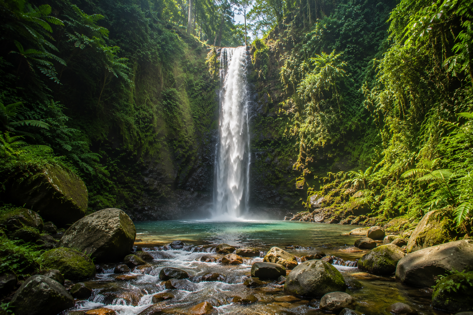 Wisata Air Terjun di Indonesia dengan hutan hijau, aliran air jernih, dan suasana alam yang masih alami