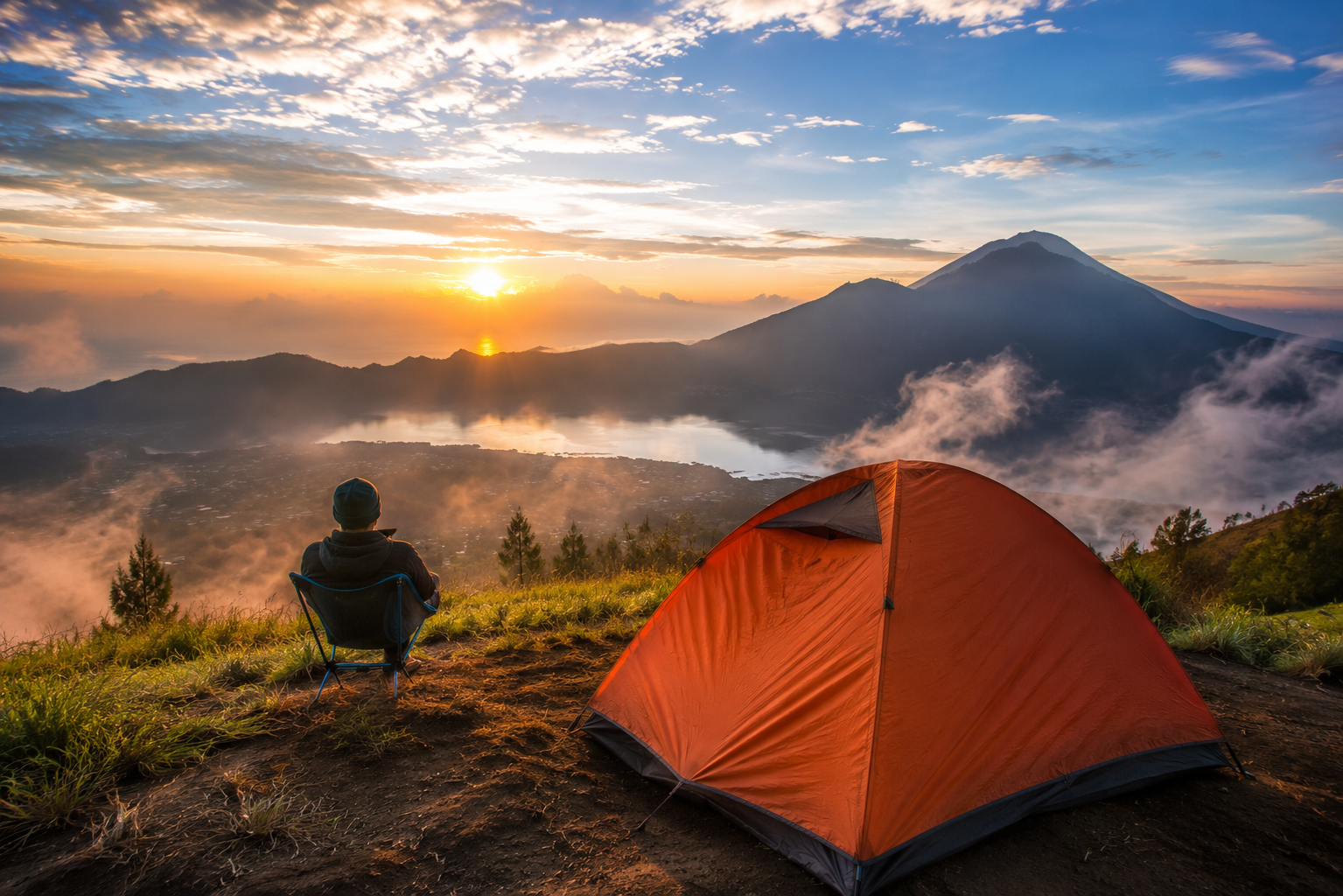 Tempat Camping Terbaik di Indonesia dengan tenda menghadap pegunungan, danau, dan matahari terbit yang indah.